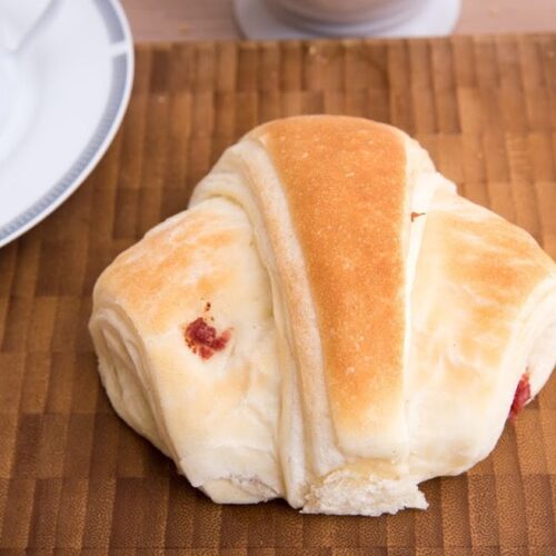 Croissant Folhado de Calabresa c/ Requeijão
